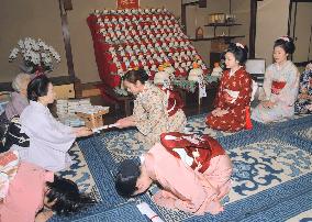 Maiko greet Kyoto dancing group head